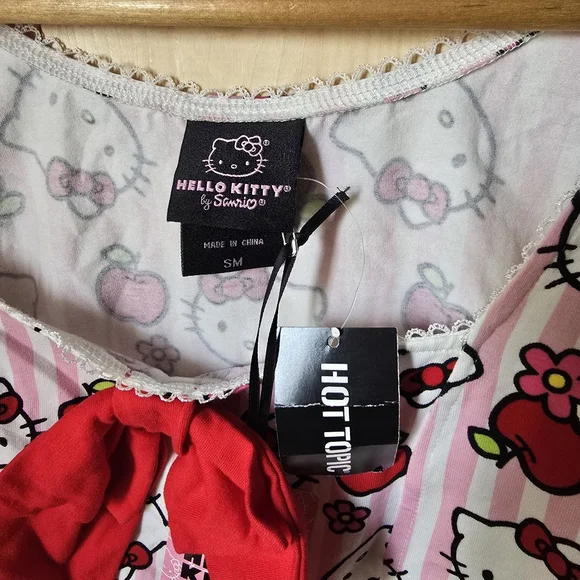 Hello Kitty Sanrio Hot Topic Apples Flowers Bow Blouse Womens Small/Medium - Picture 3 of 13